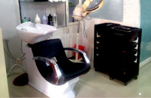 B Tanish Unisex Salon & Spa