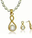 OPS. Glitzy Gold Plated Pearl Pendant Set DSNPS64