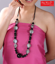 Pretty Woman Black & White Beads Royal Necklace