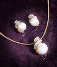 Oleva Erona Pretty Pearls & AD Pendant Set