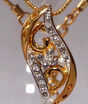 Sia Fabulous American Diamond Leaf Pendent Set