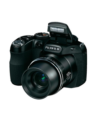 Fujifilm Finepix S2980 14 MP Bridge Camera (Black)