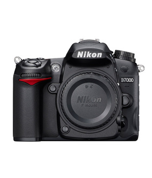 Nikon D7000 DSLR (Black) with AF-S 18-105mm VR Kit Lens