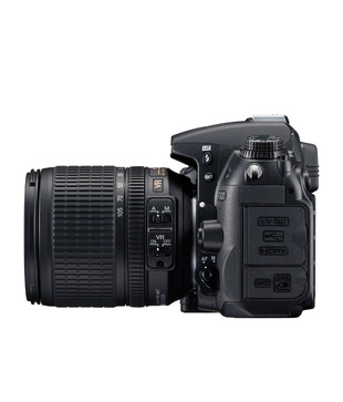 Nikon D7000 DSLR (Black) with AF-S 18-105mm VR Kit Lens