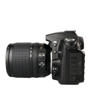 Nikon D90 DSLR (Black) with AF-S 18-105mm VR Kit Lens