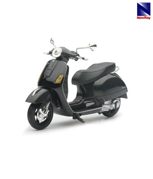 NewRay Vespa GTS 300 Super Scale Model Scooter